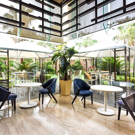 Doubletree By Hilton Gurugram Baani Square Hotel Gurgaon Buitenkant foto