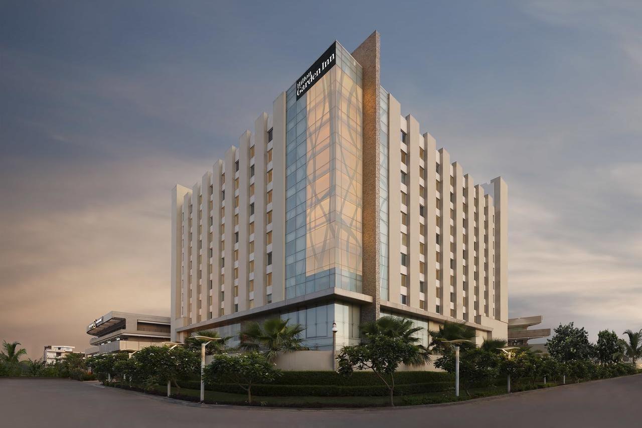 Doubletree By Hilton Gurugram Baani Square Hotel Gurgaon Buitenkant foto