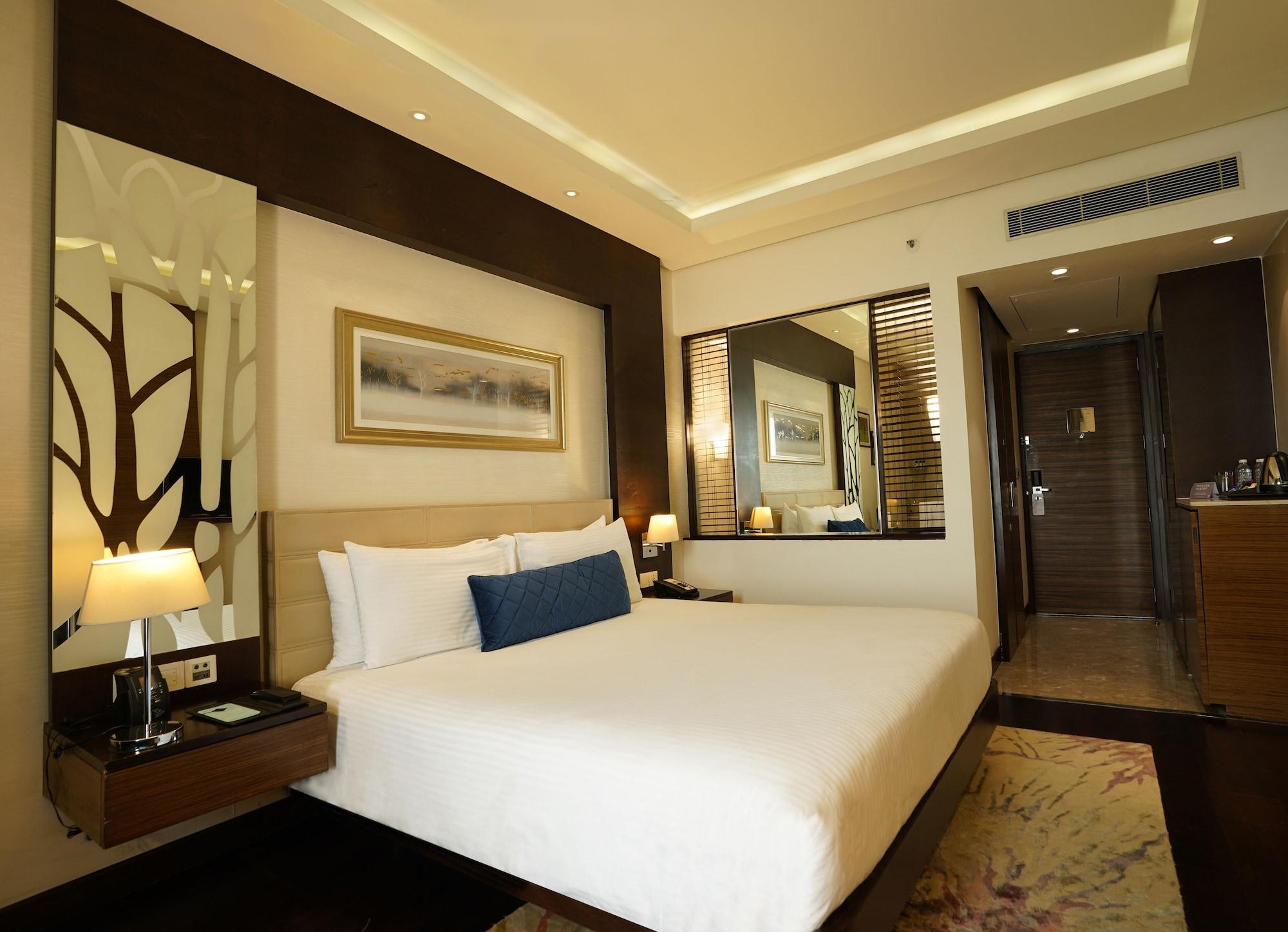 Doubletree By Hilton Gurugram Baani Square Hotel Gurgaon Buitenkant foto