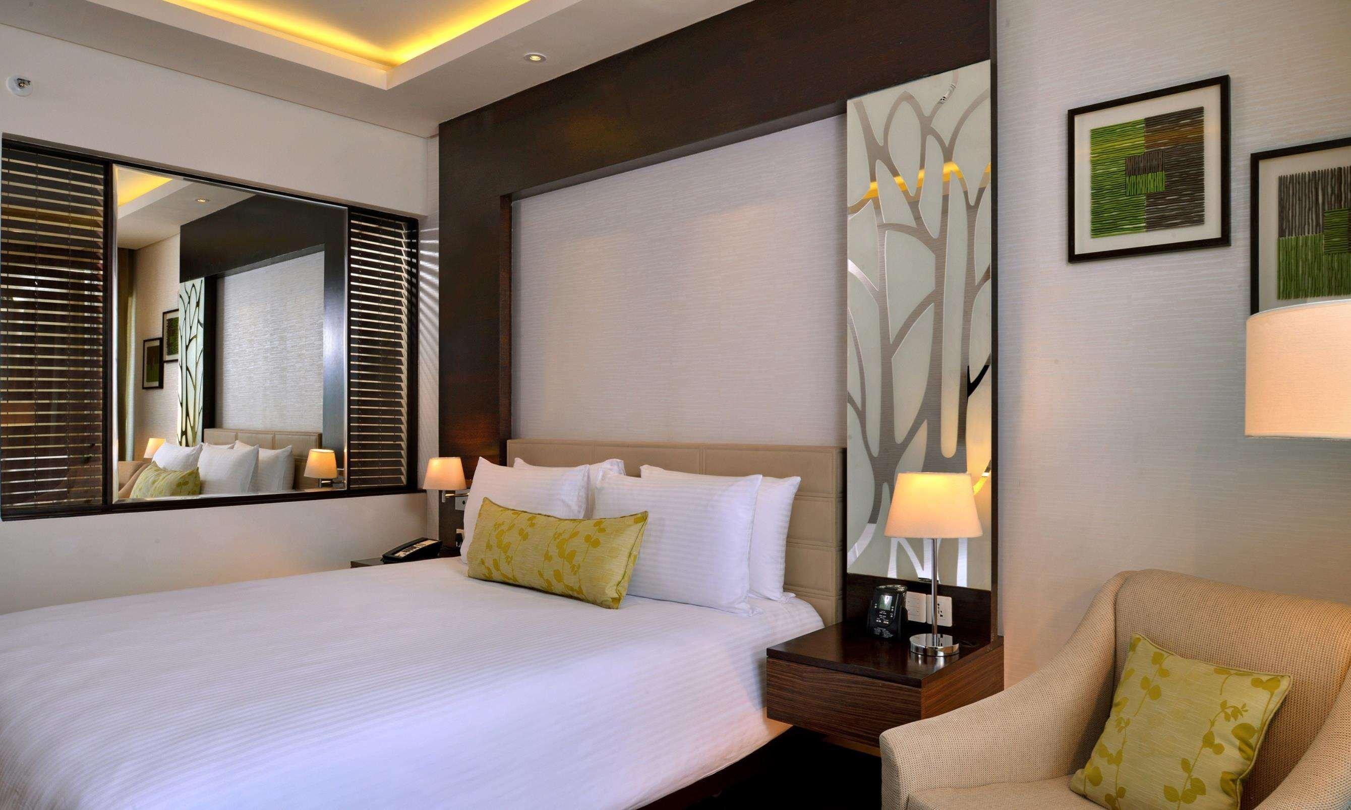 Doubletree By Hilton Gurugram Baani Square Hotel Gurgaon Buitenkant foto