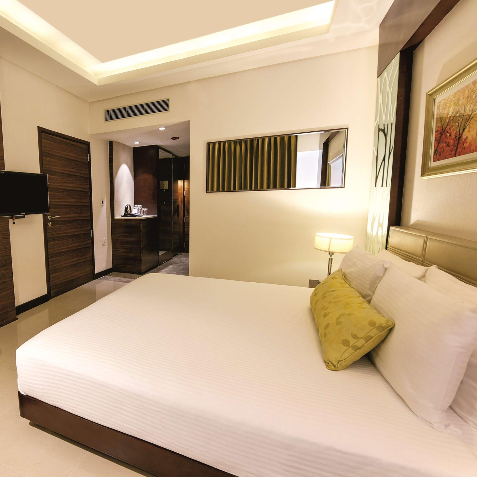 Doubletree By Hilton Gurugram Baani Square Hotel Gurgaon Buitenkant foto