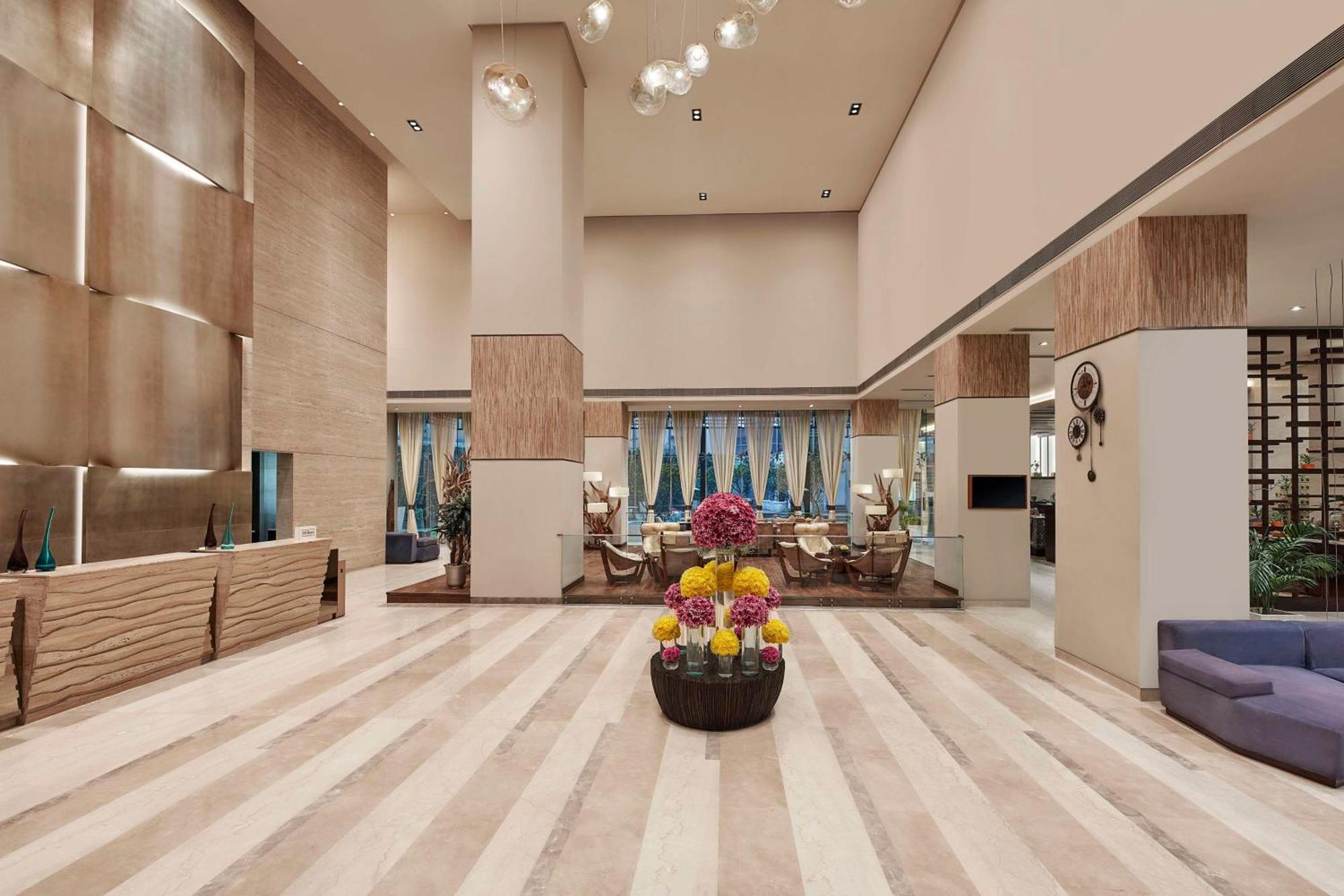 Doubletree By Hilton Gurugram Baani Square Hotel Gurgaon Buitenkant foto