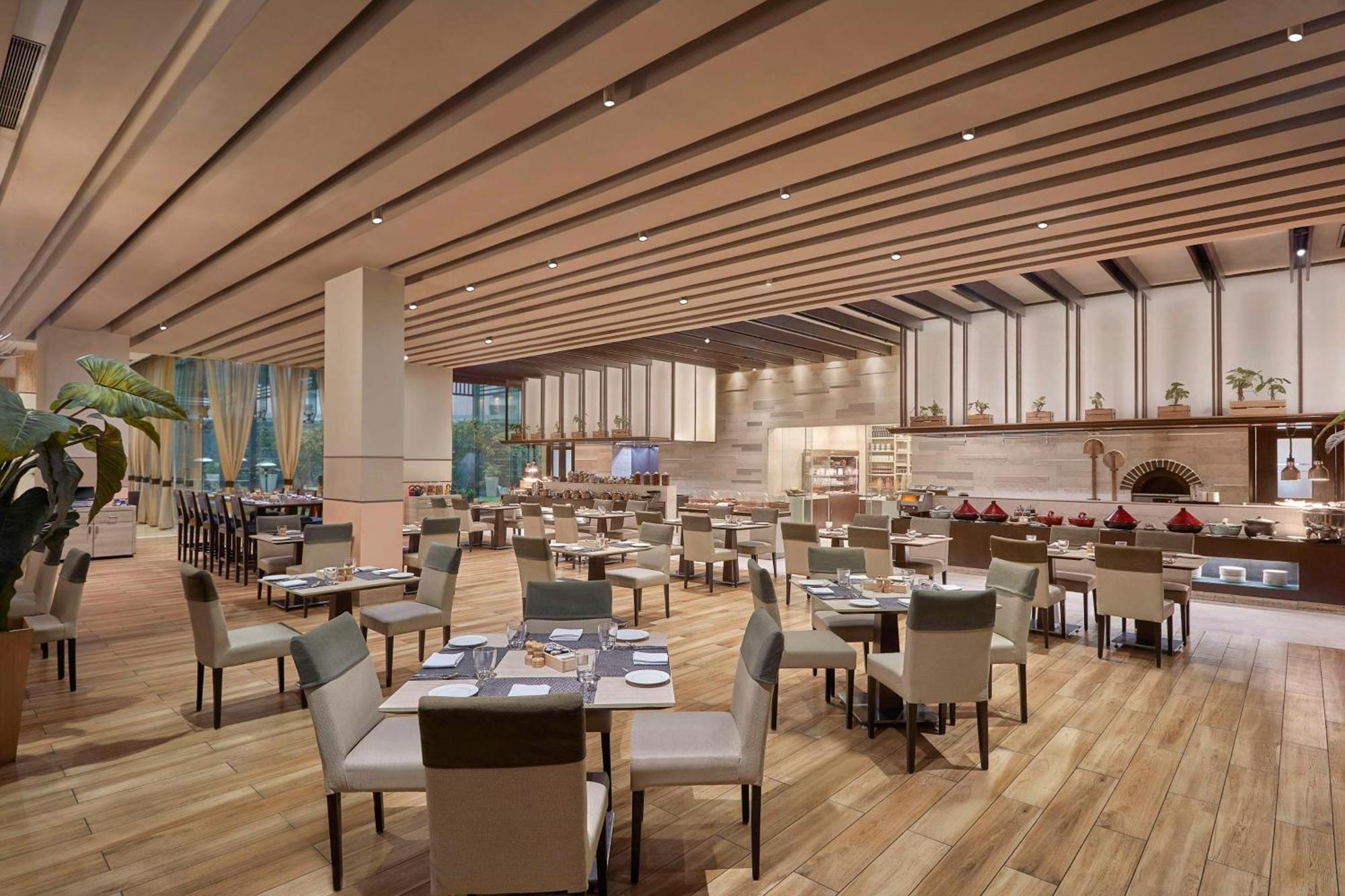 Doubletree By Hilton Gurugram Baani Square Hotel Gurgaon Buitenkant foto