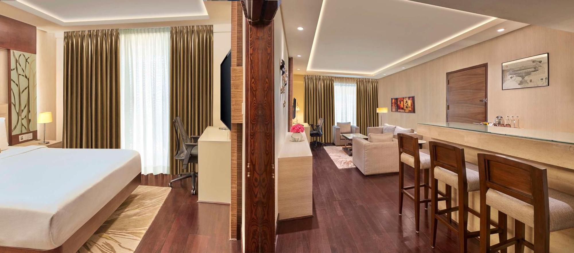 Doubletree By Hilton Gurugram Baani Square Hotel Gurgaon Buitenkant foto
