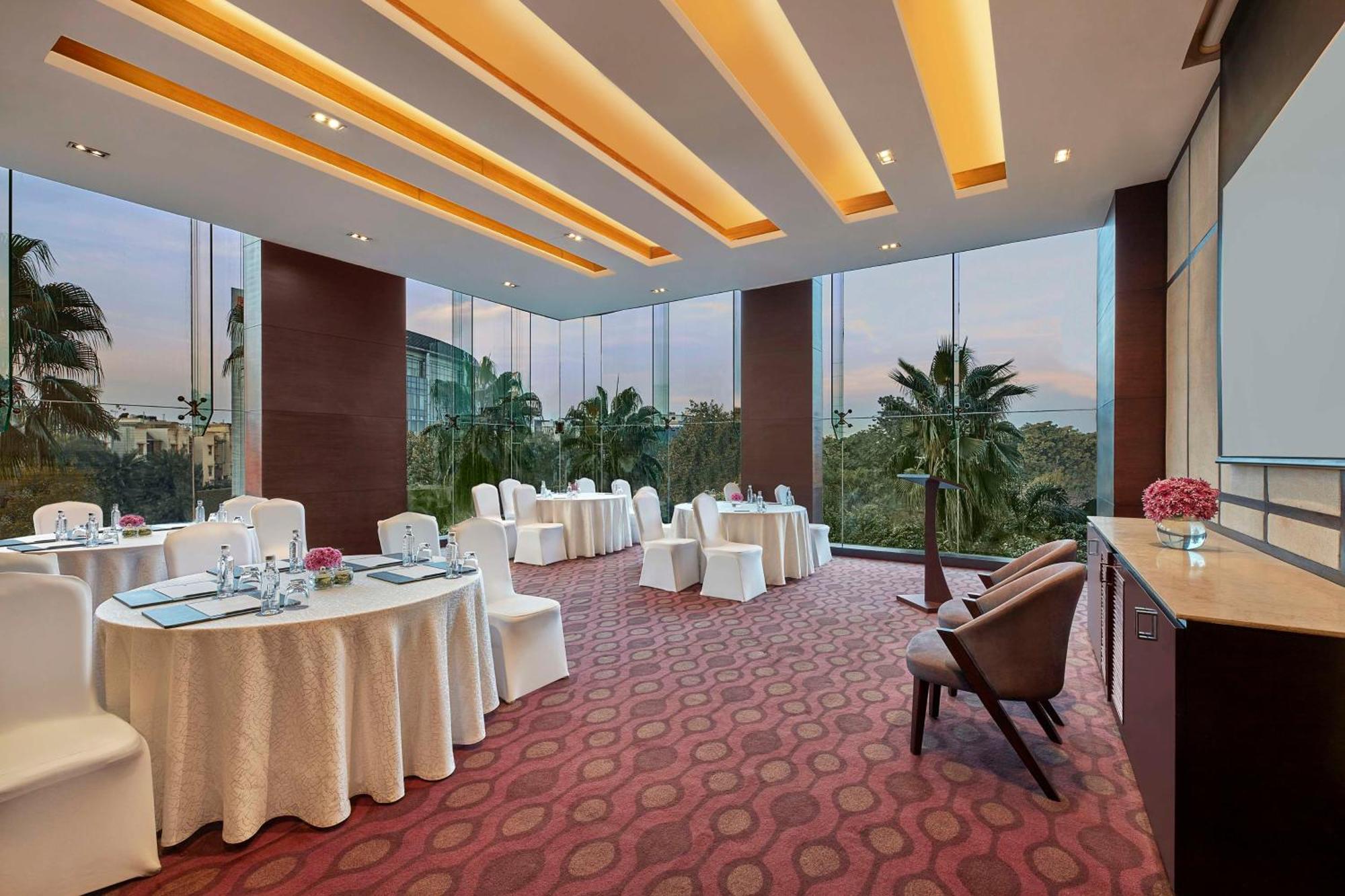 Doubletree By Hilton Gurugram Baani Square Hotel Gurgaon Buitenkant foto