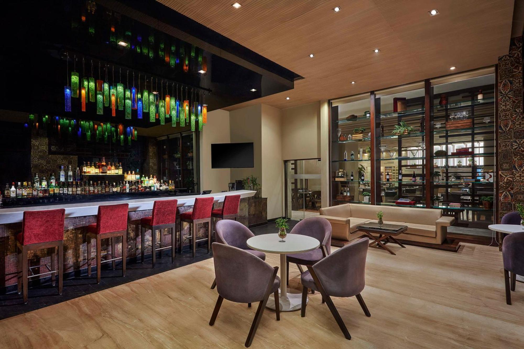 Doubletree By Hilton Gurugram Baani Square Hotel Gurgaon Buitenkant foto