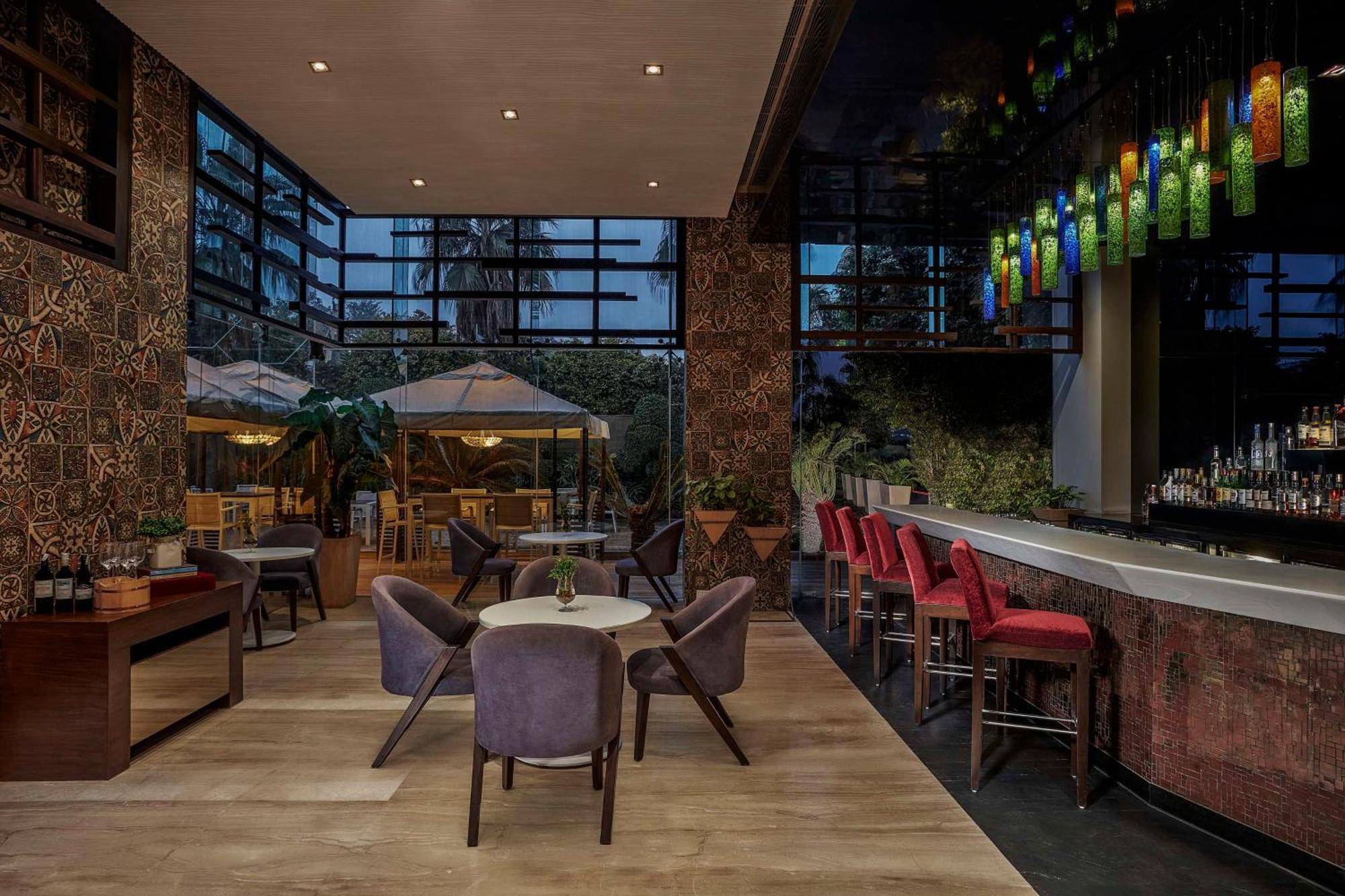 Doubletree By Hilton Gurugram Baani Square Hotel Gurgaon Buitenkant foto
