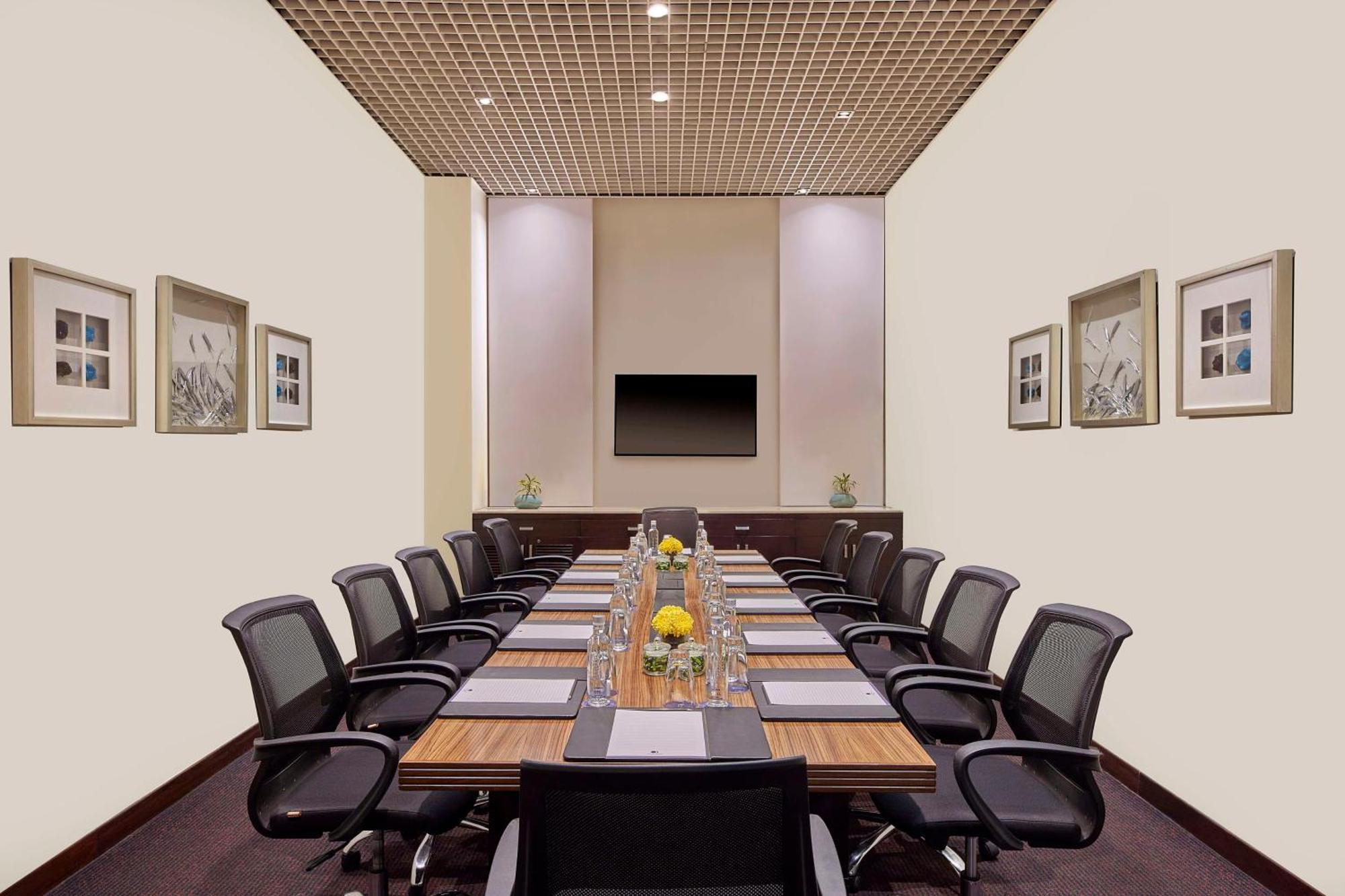 Doubletree By Hilton Gurugram Baani Square Hotel Gurgaon Buitenkant foto