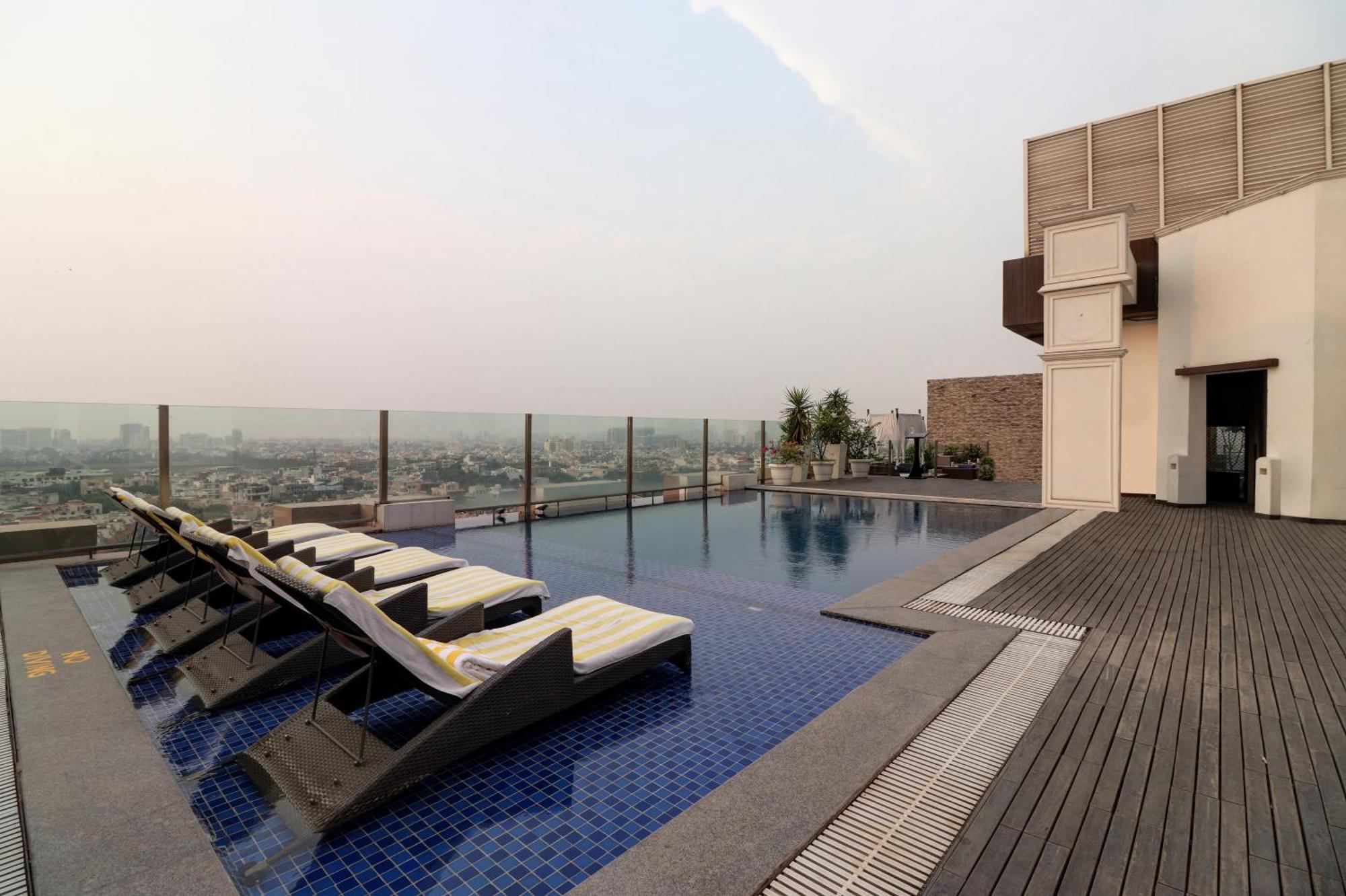 Doubletree By Hilton Gurugram Baani Square Hotel Gurgaon Buitenkant foto