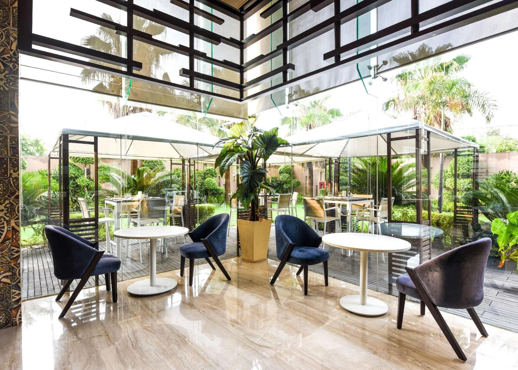 Doubletree By Hilton Gurugram Baani Square Hotel Gurgaon Buitenkant foto