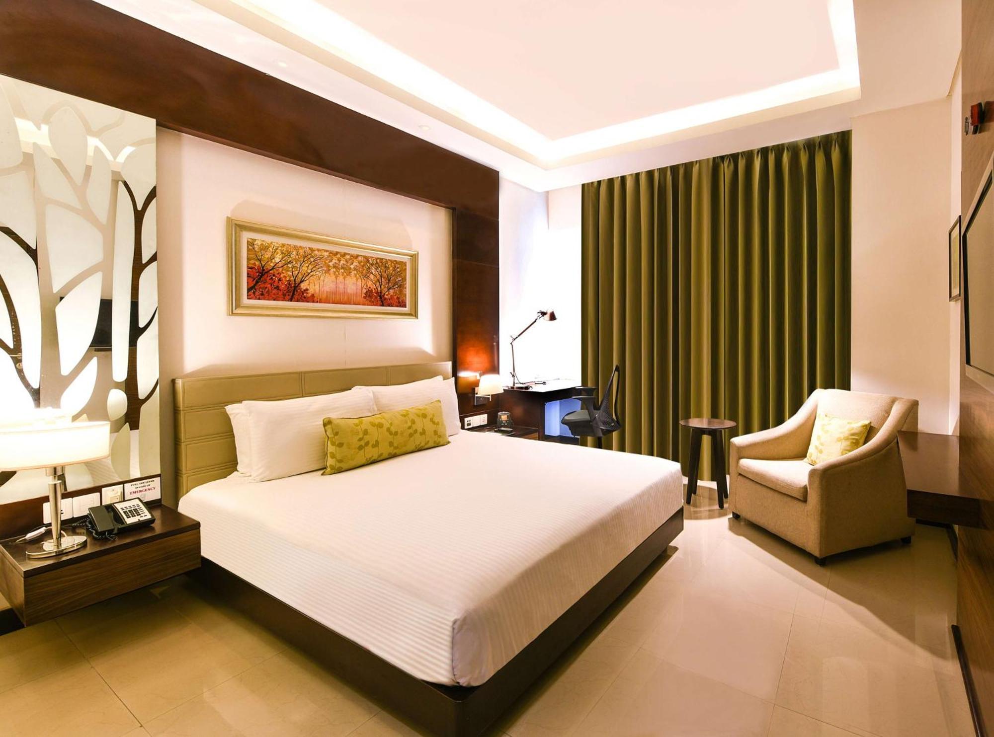 Doubletree By Hilton Gurugram Baani Square Hotel Gurgaon Buitenkant foto