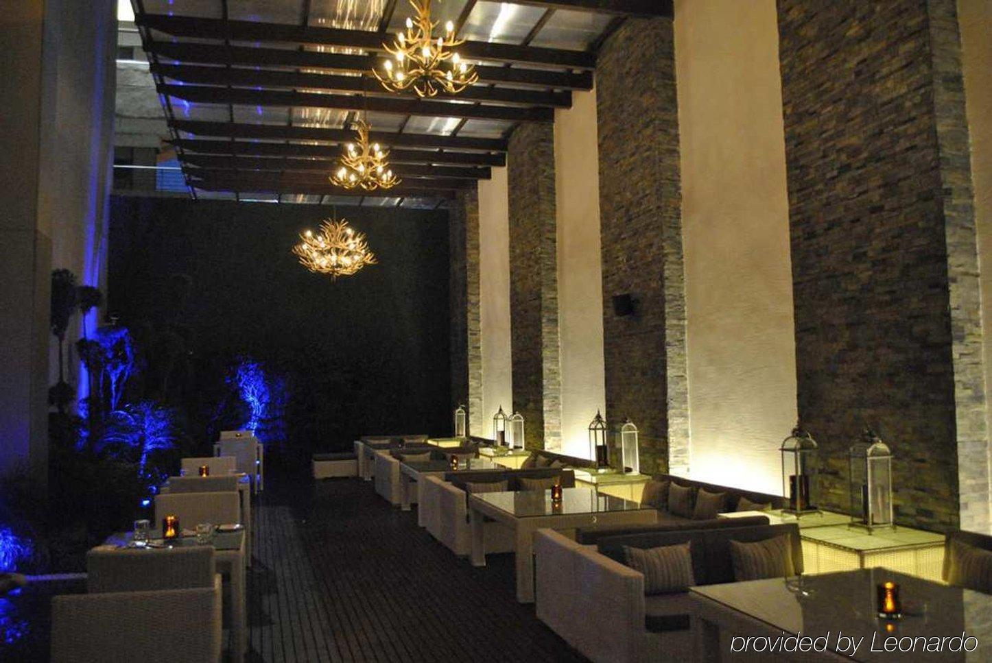 Doubletree By Hilton Gurugram Baani Square Hotel Gurgaon Buitenkant foto