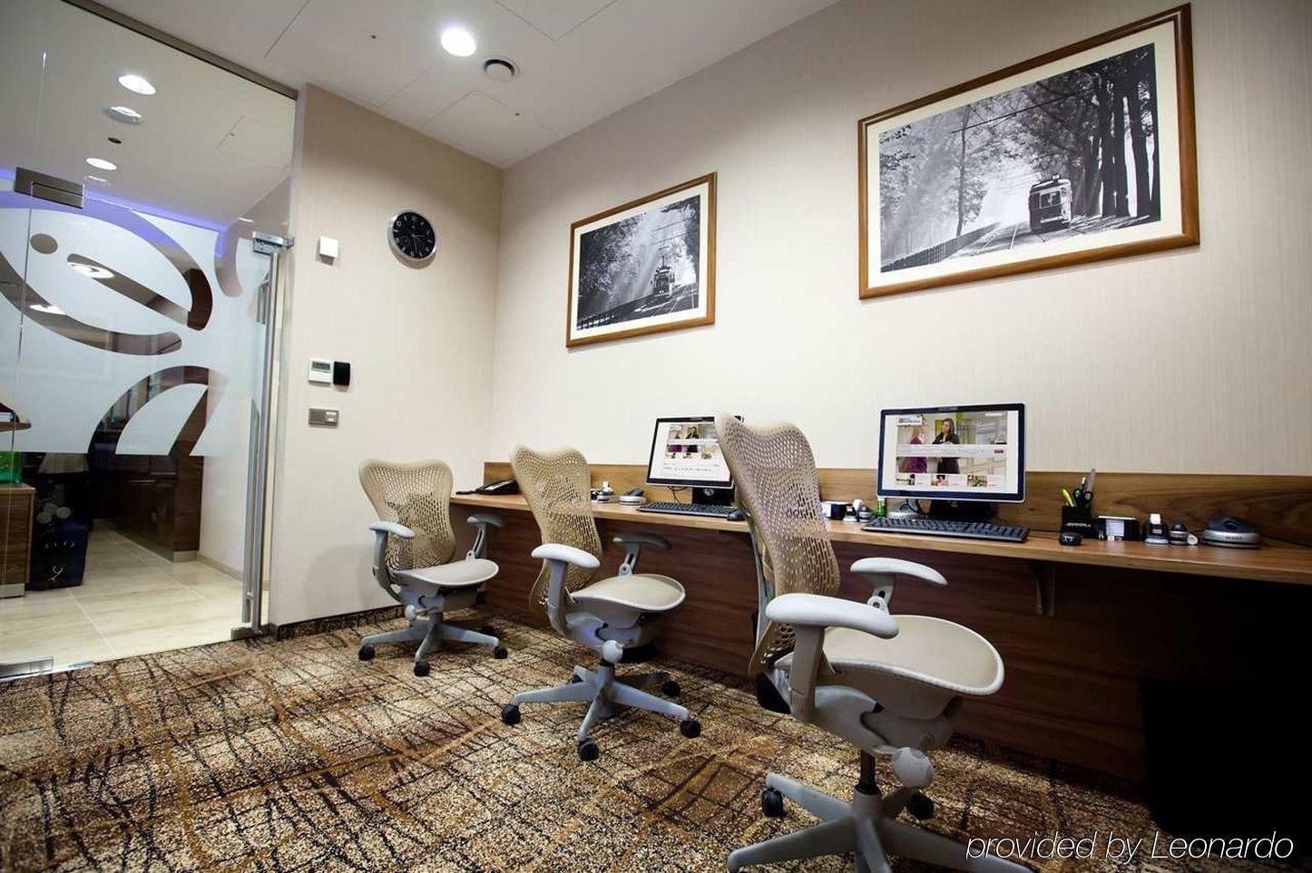 Doubletree By Hilton Gurugram Baani Square Hotel Gurgaon Faciliteiten foto